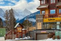 Creekside Condo Steps from Main Street Mountain Views Fireplace - B&B Canmore