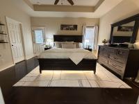 Pet-Friendly 3BR - Fire Pit & Games Near Sea World - Bed and Breakfast San Antonio