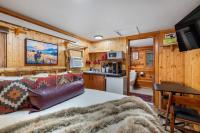 Timber Ridge Cabin: Rustic Getaway - B&B Rapid City