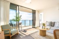Beachfront 1BR Haven! Ocean Views, Iconic Location - Ferienwohnung Gold Coast