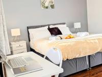 Spacious City House with Parking - B&B Manchester
