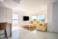 Beachfront Penthouse with sea views Puerto Banus - Ferienwohnung Marbella