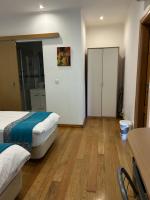 Chambre Double ou Lits Jumeaux avec Salle de Bains Privative