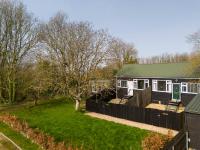 Stillness Cottage - Secluded Hut with a Private Hot Tub - Chambres d’hôtes Blandford Forum