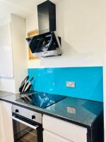 2BR Comfortable Spacious Furnished Property with Parking - B&B Bradenham