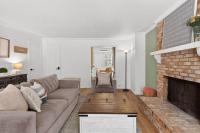 Walk to Duke | Firepit & Fenced Yard Retreat - Bed and Breakfast Durham