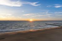 Oceanfront Beach Condo, Pool, Gym, Fishing Surfing - Bed and Breakfast Virginia Beach