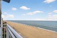 Beachfront Condo Pool Surfing Fishing EW 1101 - B&B Virginia Beach