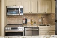 Oceanfront Beach Condo, Pool, Gym, Fishing Surfing - Chambres d'hôtes Virginia Beach
