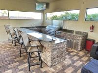 Luxurious Getaway Pool Hot Tub Theater Gym Outdoor Kitchen BBQ 2 Miles to Disney - Chambres d'hôtes Orlando