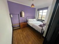 1970s Mid-Century Home with Iconic Bedrooms - B&B Winchmore Hill