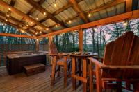 Secluded Smokies Cabin Hot Tub and Arcade - B&B Townsend