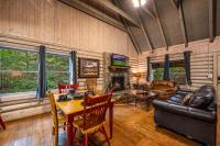 Dog Friendly Mountain Cabin, Hot Tub & Pool Table - Ferienwohnung Sevierville