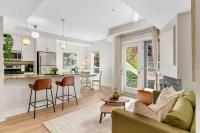 13th Ave - DT Calgary - 2BD 2BA - Sleeps 5 - B&B Calgary