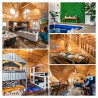 4BR Cabin Pvt Indoor Pool Sleeps 14 Parkway - Bed and Breakfast Pigeon Forge