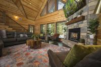 2 miles Choctaw Landing, 6BR Cabin, SL18, HotTub - B&B Broken Bow