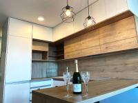 Designer Apt near Old Town with AC, Private Parking, Loggia - Chambres d'hôtes Košice