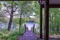 Cozy Lake House with Fireplace, Views, Close to Skiing! - Bed and Breakfast Centuria