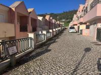 Private Garden BBQ ,75 TV & AC,Fully Kitchen,free parking -Walk to Beach - Bed and Breakfast Sesimbra