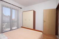 Apartamento de 2 dormitorios con balcón