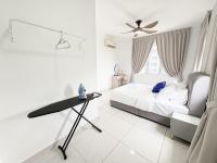 Aurora Residence by Manhattan Group - B&B Kampong Pulas