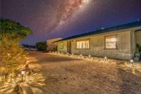 Villa Estella 4BR Home, Pool, Spa, Firepit, Mins to JTNP - B&B Joshua Tree
