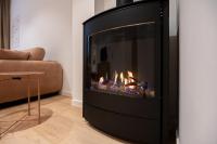 Stylish Coastal Apartment with Fireplace & Terrace in Oostende - Chambres d'hôtes Ostende