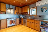 4 BRD family house in Shirley - 10 mins drive to CBD, walk to the Palms Mall - Chambres d'hôtes Christchurch