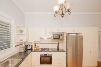 Cozy Cottage with Full Kitchen, Backyard & Patio - Ferienwohnung Tamworth