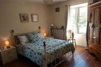 2Bed House Sleeps 4 - Parking Views 3min to Town - B&B Confolens