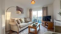 Grosvenor Court Apartment , Balcony & Parking, Hoylake by Rework Accommodation - B&B Hoylake
