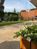 Gdańsk Wrzeszcz Apartament 3-pokojowy z Ogródkiem & Darmowy Parking - Chambres d'hôtes Gdańsk