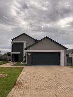 202 on Crescent - Luxury Wildlife Escape in Hartbeespoort with Magaliesberg Mountain views - Chambres d'hôtes Hartbeespoort