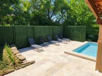 Charmant gîte de Lacrouzette avec piscine chauffée et bain balnéo proche d'Albi - B&B Saint-Benoît-de-Carmaux