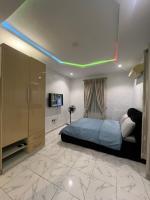 Decent well ventilated and furnished studio apartment - Bed and Breakfast Lagos