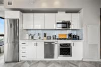 Luxe Modern Escape Tower Views - B&B Calgary