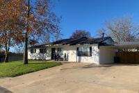 Bayer Guest Haus-Hot Tub and Fire Pit - B&B Fredericksburg