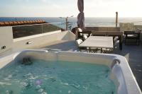 Pauloldtown - Local experience w rooftop n jacuzzi - Chambres d’hôtes Paul do Mar