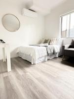 Coastal Couples - Parking Wi-Fi - Coffee Netflix - B&B Wanina