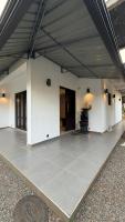 Water's Edge Private Tourist Villa - B&B Anuradhapura