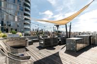 Lux Hotel style 2 bedroom apartment gym parking rooftop - Chambres d'hôtes Los Angeles