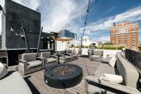 Lux Hotel style 2 bedroom apartment gym parking rooftop - Chambres d'hôtes Los Angeles