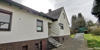 Ganzes Ferienhaus mit Garten, 5x Schlafzimmer, Wohnzimmer, Küche, Bad WC, Gratis Parkplätze WiFi, Smart TV, so privat wie zu Hause, am Glockenbruchweg - Chambres d'hôtes Cassel