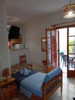 Akrata Golden Beach House - Chambres d’hôtes Aíyira