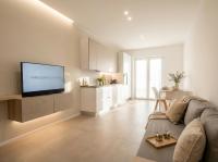 Borgo Felice 5 - Modern Apartment with Balcony + Free Parking - Chambres d'hôtes Bari