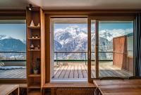 Luxury 9-Bed Apartment Steps from Ski Slopes with Parking & Ski Box - B&B Mollieres