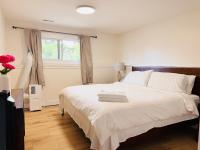 Peaceful 2-bedroom, 1-bath daylight suite with private entrance - Chambres d’hôtes West Kelowna