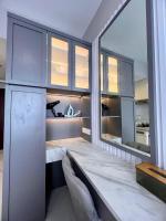Four Living Sky House BSD - Ferienwohnung Sampora Satu