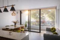 Modern Miraflores 2BR Flat Park View Balcony King Bed - B&B Lima