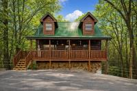 Bearadise-Private Hot Tub Cabin with 2 LED Decks, Pool Table, Board Games and Wet Bar - Chambres d'hôtes Sevierville
